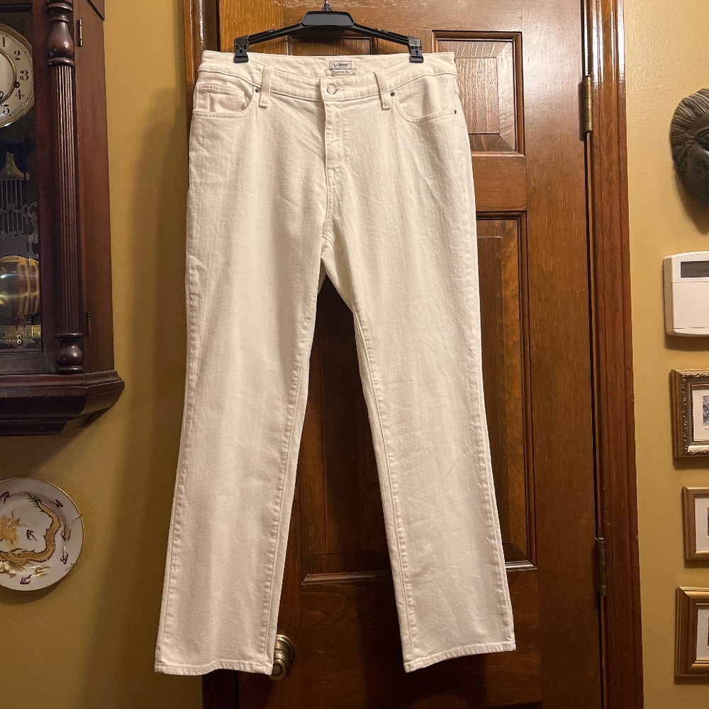 L.L.Bean White Denim Straight Leg Jeans.  High Rise.  Excellent Cond.  Sz. 10.
